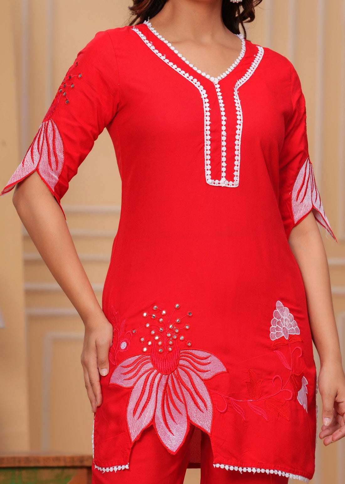 Women's Cotton Floral Printed Short Straight Kurti With Pant - Image 4